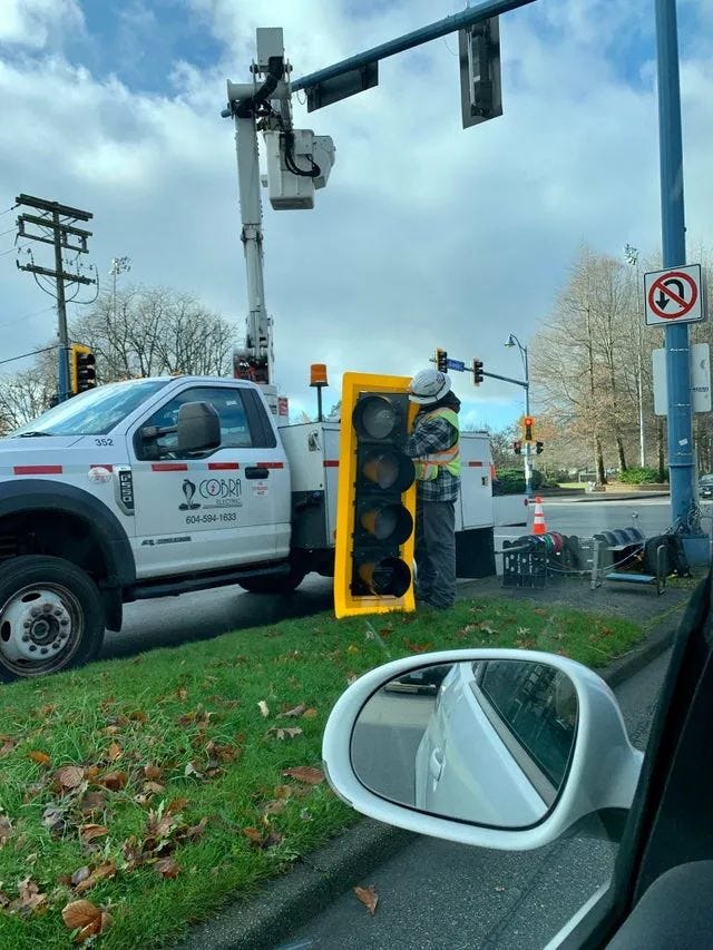 Comparison of a traffic light with a person